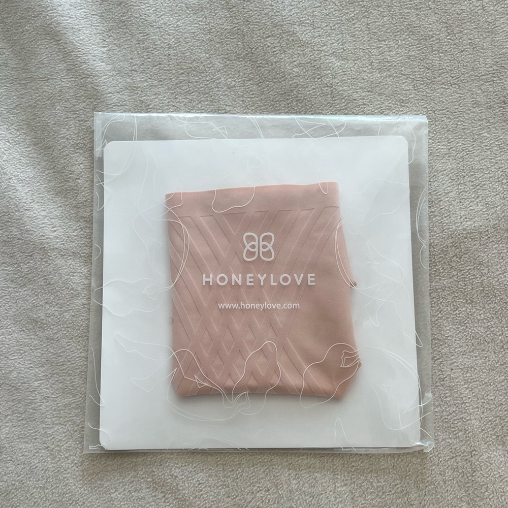 NWT never worn Honeylove silhouette thong in rose tan